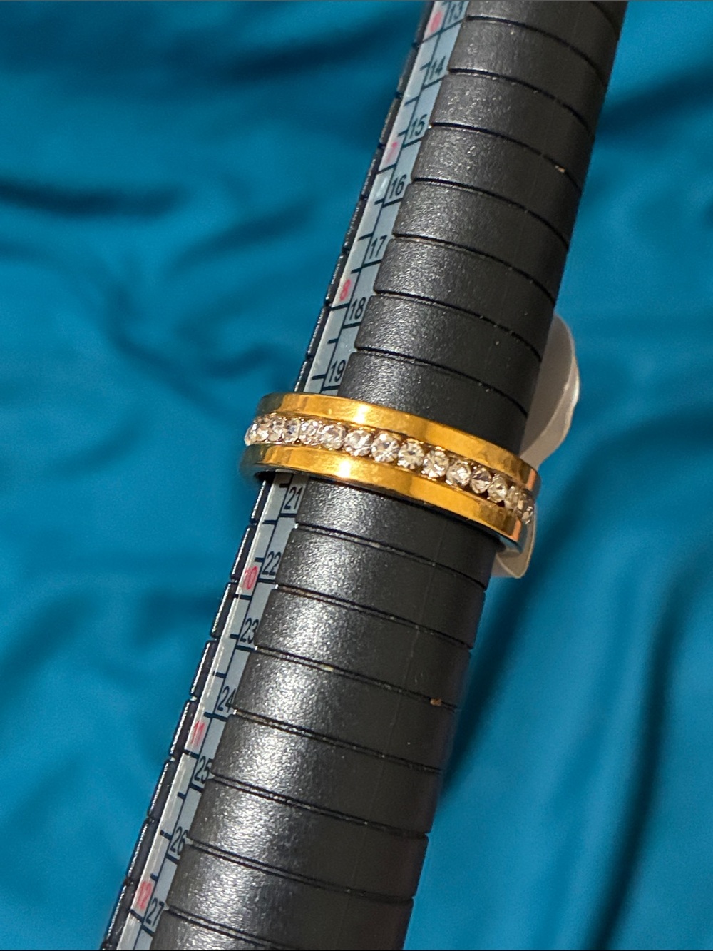 Size 9 Ring - Picture 3 of 7